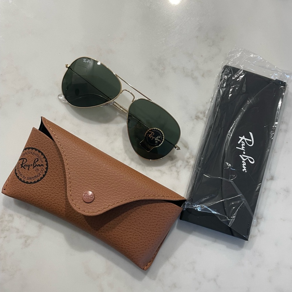 Ray ban gold rimmed aviator sunglasses. New with box